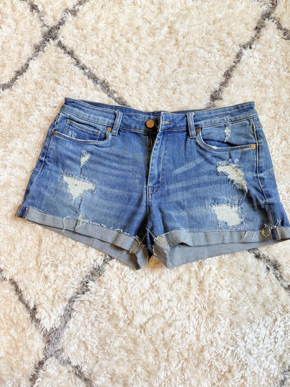BLANKNYC The Fulton Women's Distressed Cuffed Mid Rise Blue Denim Shorts 30